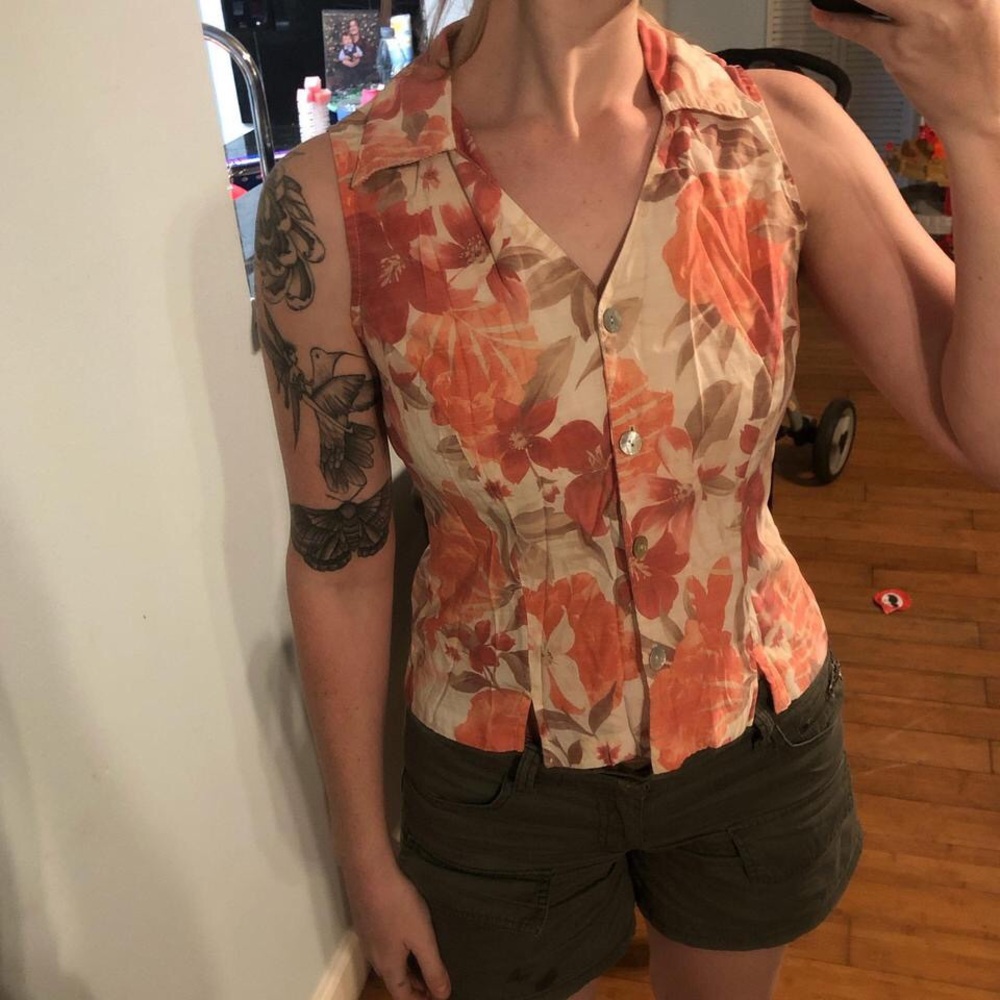 Dressbarn tropical floral button up collared crop top